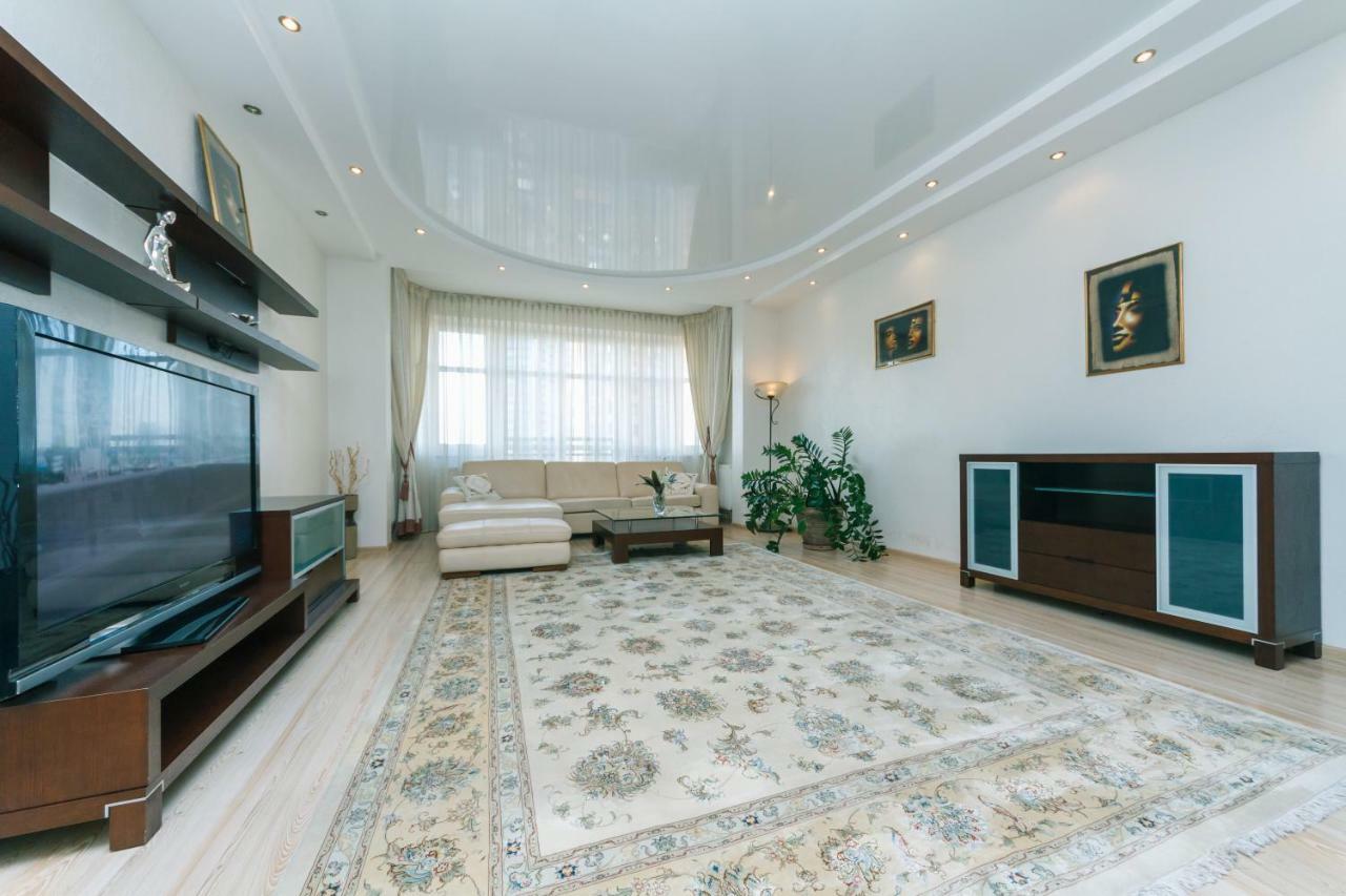 3 комнатные апартаменты в центре Печерска Київ Екстер'єр фото